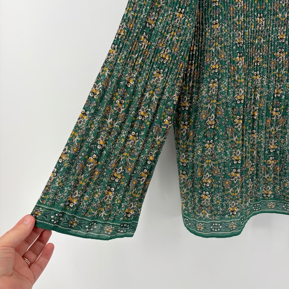 Max Studio Pleated Floral Paisley Blouse Green Women Size M Bell Sleeve‎ Boho - Picture 2 of 7